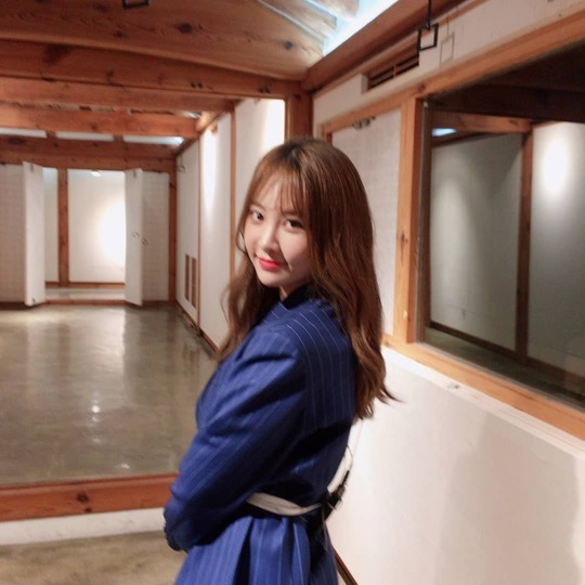 Group Girls Day member Yura boasted her water-raising beautyYura posted a picture on his Instagram on September 11 with an article entitled Hanok Hanok Year.The picture shows Yura walking in a hanok. Yura is staring at the camera. Yuras shy smile and elegant atmosphere catch her eye.The fans who responded to the photos responded such as It is really beautiful, I love you and It is more beautiful.delay stock