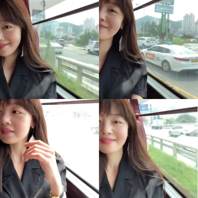 Han Sun-hwa, a group secret, told me about the recent Chuseok holiday.Han Sun-hwa posted photos, Videos and more on his instagram on the 11th, along with an article called Happy Chuseok.In the photo, Han Sun-hwa is waiting for Bus to Seoul at the Intercity Bus Terminal; the video, which was posted afterwards, shows Han Sun-hwa on the move.Han Sun-hwa is showing off his beautiful look during a recent short-cut bangs - a refreshing charm that, even a newbie, is relegating to his eye.Joona Sotala, who uses Bus, once again falls in love with his goddess visuals.On the other hand, Han Sun-hwa performed in the OCN drama Save me 2 which last June.Han Sun-hwa Instagram