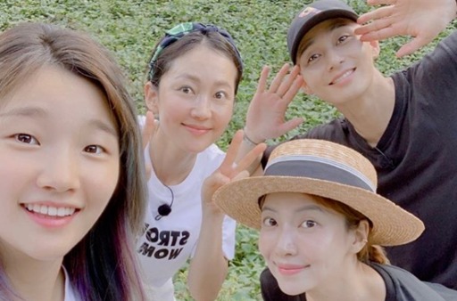 On the afternoon of the 11th, Yoon Se-ah released a picture on his instagram with an article entitled Three Meals a Day.In the photo, Park Seo-joon was with Yum Jung-ah and Park So-dam, who are appearing together in Three Meals a Day Mountain Village (hereinafter referred to as Three Meals a Day).The netizens expressed their expectation that Park Seo-joon will appear on Three Meals a Day.Since then, the domestic media OSEN has officially confirmed that Park Seo-joon has been shooting Three Meals a Day through Park Seo-joons agency.As a result, Park Seo-joon, along with Yoon Se-ah, Yum Jung-ah, and Park So-dam, is already attracting the expectation of netizens.Three Meals a Day Mountain Village was first broadcast on the 9th and is loved by the natural and natural charm of the three female actors.In the last two episodes, Jung Woo-sung appeared as a guest and collected topics, followed by Onara and Nam Ju-hyuk.