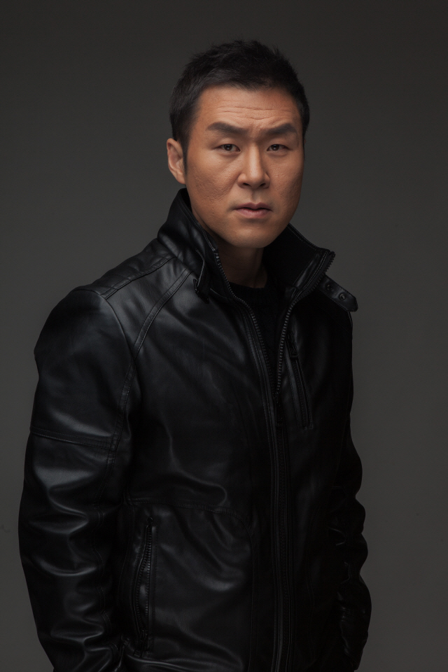 Actor Yun Jing will continue his major actor move by confirming his appearance in JTBCs new Golden Jackson Itaewon Klath (director: Kim Sung-yoon, play: Gwangjin).The Itaewon Clath, based on the next webtoon of the same name, is a work that depicts the hip rebellion of youths who are united in an unreasonable world, stubbornness and passenger.It contains the myth of the founding of those who pursue freedom with their own values ​​on the small street of Itaewon.The original work started in 2017 and has a cumulative number of views of 220 million views. With high completion, fans were highly expecting the deLamar Jacksonization.This year, he confirmed the production of Lamar Jackson and cast Park Seo-joon (played by Park Sae-roi), Kim Da-mi (played by Joy Seo) and Yoo Jae-myung (played by Jang Dae-hee).Yun Jing, who is active in crossing the screen and the anbang theater with his understanding of the in-depth role and solid acting ability in each of the films starring,After winning the first Best Supporting Actor award for his life as Young Bae of the movie Perfect Other at the awards ceremony, he recently took on the role of Kang, the chief of the Kang, who knows the secret in TVNs Lamar Jackson When the Devil Calls Your Name, and completely released the passionate scenes according to the situation with his unique emotional expression, and took another eye stamp on the house theater.Yun Jing, who has become an actor who proves his acting spectrum with his own distinct colors and guarantees a certain acting ability, is continuing his ten-day career until the end of 2019, announcing the casting news that followed the films honest candidate and Kingmaker and Itaewon Klath.Meanwhile, JTBCs new Golden Todd, Itaewon Clath, will be broadcast first after the Lamar Jackson chocolate.