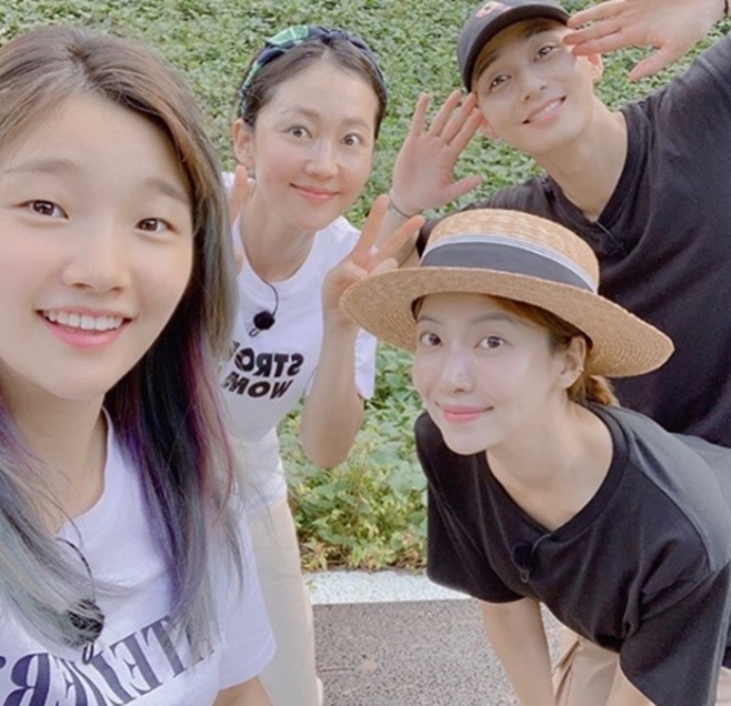 Actor Yoon Se-ah has made a surprise announcement of Park Seo-joons Three Meals a Day Mountain Village appearance.On Wednesday, Yoon Se-ah posted a picture on his social networking service account with a short Three Meals a Day.The photo shows the image of Yoon Se-ah Park So-dam, Jung-ah, at the time of shooting TVN entertainment program Three Meals a Day - Mountain Village.Especially, the picture shows the figure of Park Seo-joon who came to the guest, and it surprised the netizens.Park Seo-joon in the photo is wearing a hat and making a bright face.Park Seo-joons agency said after the surprise spoiler of Yoon Se-ah, Park Seo-joon was invited as the last guest, adding to expectations for the appearance of Three Meals a Day - Mountain Village.Three Meals a Day - Mountain Village is broadcast every Friday night at 9:10 pm.