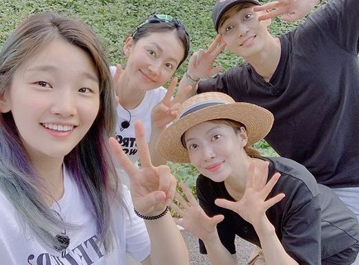 Actor Park Seo-joon makes surprise appearance on Three Meals a DayOn the 11th, Yoon Se-ah posted a picture on his instagram with the introduction Three Meals a Day.In the photo, Park Seo-joon was shown along with TVN Three Meals a Day Mountain Village members Yeom Jung-a, Yoon Se-ah and Park So-dam.They are looking at the camera with a bright smile: Yoon Se-ah is announcing the appearance of guest park Seo-joon.Park So-dam also released two photos with the article Huh? Min-hyuk is my brother, Three Meals a Day today. The bright smile of four people is warm.Three Meals a Day Mountain Village is broadcast every Friday at 9:10 pm.