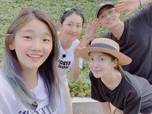Actor Park Seo-joon makes surprise appearance on Three Meals a DayOn the 11th, Yoon Se-ah posted a picture on his instagram with the introduction Three Meals a Day.In the photo, Park Seo-joon was shown along with TVN Three Meals a Day Mountain Village members Yeom Jung-a, Yoon Se-ah and Park So-dam.They are looking at the camera with a bright smile: Yoon Se-ah is announcing the appearance of guest park Seo-joon.Park So-dam also released two photos with the article Huh? Min-hyuk is my brother, Three Meals a Day today. The bright smile of four people is warm.Three Meals a Day Mountain Village is broadcast every Friday at 9:10 pm.