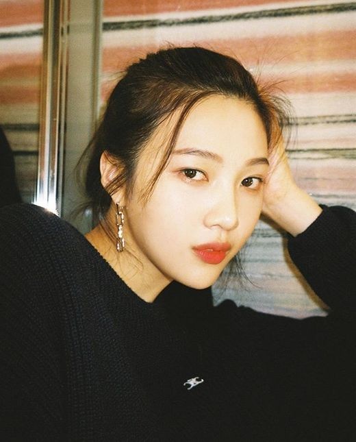 Red Velvet Joy reveals close-up selfie of Hwasa charmJoy posted two photos on his Instagram on the 11th.In the photo, Joy stares at Camera with no expression. Joy in a black knit captivates netizens with his humiliating beauty in a close-up selfie.The autumn atmosphere was also full of toned makeup.Recently, Joy has been working as Red Velvet The ReVe Festival Day 2.