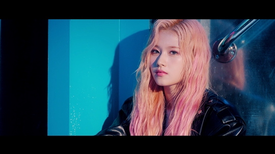 TWICE Sana has unleashed a different appeal.TWICE opened up the look of its fourth runner, Sana, on September 12.Sana in Teaser, which was unveiled through the official SNS channel of TWICE, caught the eye with pink hair and Yushui wet eyes.Sana, who seems to be waiting for someone alone, has emanated the charm of Reversal story with a chubby image that has been shown and a lonely atmosphere of 180 degrees different.In addition, he appeared in a rider jacket of rough Feelings, which is distinctly different from the costumes of the members who were released earlier, and raised curiosity about the concept of the new song.The new song Feel Special, which will be released on the 23rd, is a song with lyrical Feelings in a new message different from the previous one.Lee Woo-min (collapedone), who wrote many famous songs, including KNOCK KNOCK (falling), written and composed by JYP head J. Y. Park, participated in the arrangement and booked TWICE 12 consecutive hits.TWICE has solidified its position as a K Pop One Top Girl Group by writing a record of 11 consecutive hits based on activity songs since debut.J. Y. Park and TWICE are SIGNAL (signal), What is Love? (What Is Love?)After that, I will hold hands again and show what is the best and best combination.Park Su-in