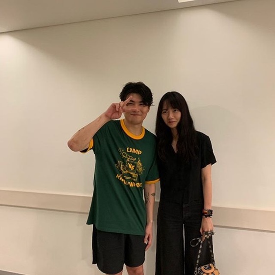Car, the Garden recently posted a picture on his SNS with an article entitled linda linda!!!Inside the picture is Car, the Garden and Bae Doona standing side by side, posing.In particular, Carr, the Garden, with a shy smile, draws a V and can not hide his fanfare for Bae Doona.Carr, who was born in 1990 and is 30 years old this year, made his debut with the single Bus Stop in 2013; he appeared on SBS The Fan this year and made headlines by winning the title.Especially, the song Myungdong Calling released in December last year through the program was greatly loved.
