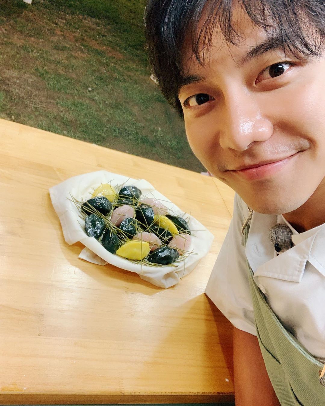 Actor Lee Seung-gi-gi-gi gave his fans a greeting for Chuseok.On the 12th, Lee Seung-gi-gi Gi posted several photos on his instagram.The photo was taken with a self-portrait of Lee Seung-gi-gi-gi, who is proud of his warm visuals with a unique bright smile.Along with the photo, Lee Seung-gi-gi-gi said, Have a pleasant Chuseok.Meanwhile, Lee Seung-gi-gi-gi will appear in the SBS gilt drama Bae Gabond.Photo = Lee Seung-gi-gi-ki Instagram