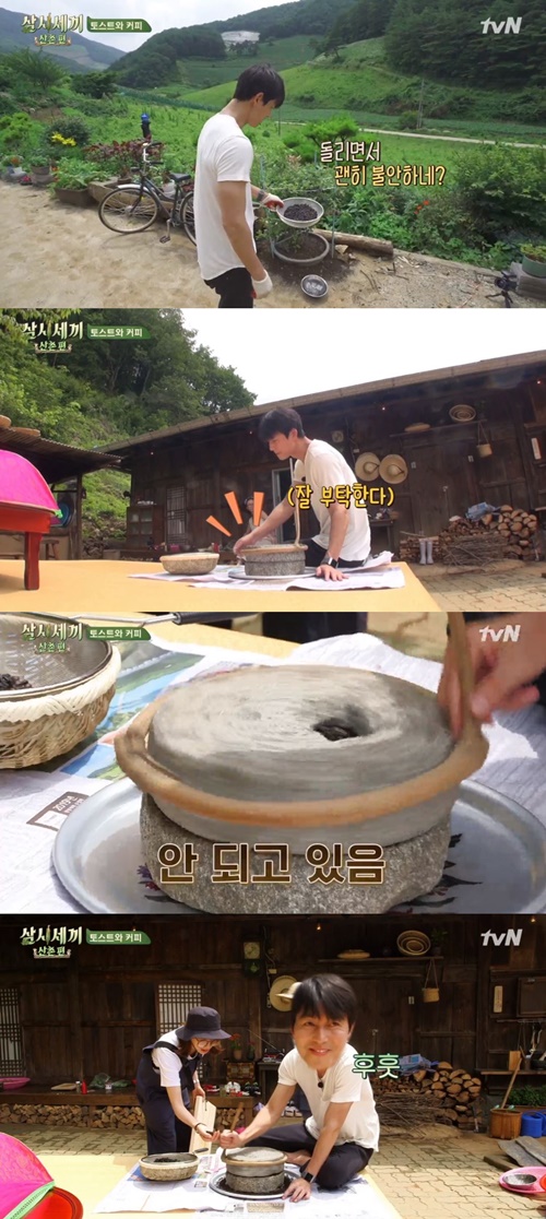 Three Meals a Day Mountain Village actor Jung Woo-sung found his aptitude.In the TVN entertainment program Three Meals a Day Mountain Village, which was broadcast last month, Jung Woo-sung, who appeared as the first guest, was shown to find his aptitude at the Sekis House.On the same day, Jung Woo-sung said, I am nervous. I think it makes coffee delicious.I really start to get coffee powder, said Yeom Jung-a, Yun Se-a and Park So-dam.Jung Woo-sung laughed with a proud smile, saying, I think I found my aptitude here.