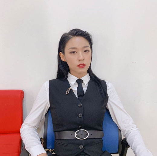 Girl group AOA member Seolhyun boasted a superior suit fit.Seolhyun posted a number of photos on his personal Instagram on Wednesday, showing off his chic charm in a black suit that fits his body.The netizens who watched this made various comments such as The Emperor seems to have come, I will be cool and I will be cool, The end of good looks.On the other hand, group AOA, which Seolhyun belongs to, is active in the cable channel Mnet contest program Queendom.