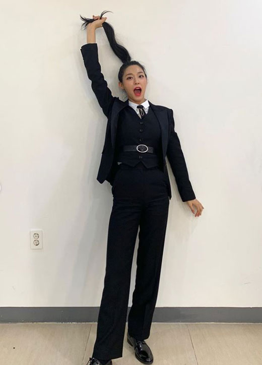 Girl group AOA member Seolhyun boasted a superior suit fit.Seolhyun posted a number of photos on his personal Instagram on Wednesday, showing off his chic charm in a black suit that fits his body.The netizens who watched this made various comments such as The Emperor seems to have come, I will be cool and I will be cool, The end of good looks.On the other hand, group AOA, which Seolhyun belongs to, is active in the cable channel Mnet contest program Queendom.