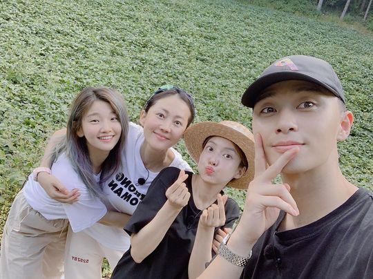 Actor Park Seo-joons tvN Three Meals a Day - Mountain Village was released.Actor Park So-dam wrote on his Instagram account on September 13, Welcome to my house.With the guest, Three Meals a Day I posted a picture with the article I feel like a group suit now.In the photo, there are Yum Jung-ah, Yoon Se-ah, and Park So-dam standing side by side with Park Seo-joon.Your Actor smiles brightly at the camera. The cheerful atmosphere of your Actor catches your eye.Fans who responded to the photos responded I am looking forward to it, Should catch the premiere today and Three Meals a Day Love.delay stock