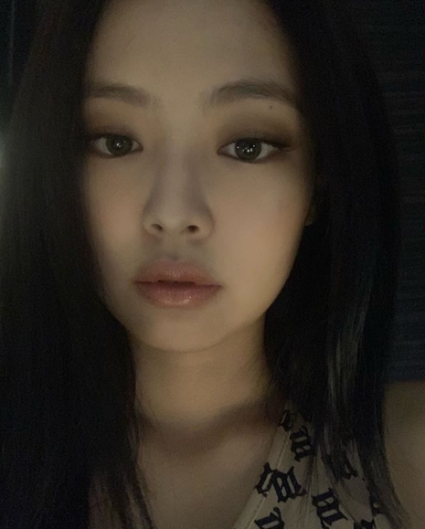 BLACKPINK Jenny Kim has revealed the latest situation of Chuseok.Jenny Kim posted a selfie on her personal Instagram page on September 13.In the photo, Jenny Kim is showing an alluring visual with a make-up that feels like autumn.Jenny Kim added, Chuseok Selfie throws with the picture.Park Su-in