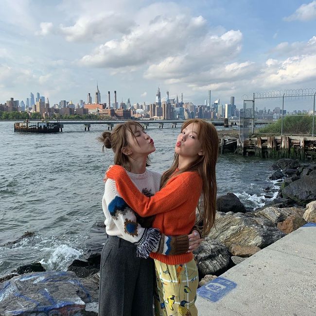 Girls group Red Velvet Seulgi and Wendy smiled with Gusaz chemistry.On the 13th, Red Velvet Seulgi posted several photos on his Instagram with an article entitled Seung Wan and I.In the photo, there was a picture of Seulgi and Wendy in New York, USA for a photo shoot.Prior to the full-scale shooting, Seulgi and Wendy are enjoying their time by taking pictures in various places.As the word Gusaz, Seulgi and Wendy boast of chemistry in various poses.You can feel the chemistry of two people, such as Seulgi hugging Wendy warmly, or trying to kiss her with her lips.Meanwhile, Red Velvet, which includes Seulgi and Wendy, recently completed his new song Sonic Wave.