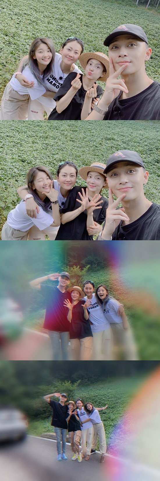 Actor Park So-dam shares various routines of Three Meals a DayOn Thursday, Park So-dam posted several photos on his Instagram account.The photo shows Park Seo-joon, who was announced as a special guest along with Yum Jung-ah and Yoon Se-ah, who are appearing together on TVN Three Meals a Day - Mountain Village.In particular, Park Seo-joon is not only emitting warm chemistry with three Actors, but also boasts a constant visual in its natural appearance.Park So-dam said: Welcome to my house; Three Meals a Day with guests.I feel like a group suit now. Meanwhile, Three Meals a Day - Mountain Village is broadcast every Friday at 9:10 pm.Photo = Park So-dam Instagram