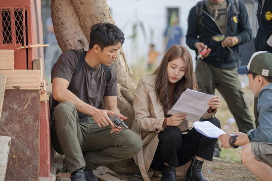 SBS-TVs new gilt drama Vagabond released the behind-the-scenes cut of the set, which reported the scene of Lee Seung-gi and Bae Suzy on the 10th.The two men checked the script in hyper-intensive mode; they also shared opinions about the director and staff and acting; and monitored the footage carefully.Simkung Moment of Lee Seung-gi and Bae Suzy were also captured, after digesting the highly advanced Action Sin in Morocco, where they shared a bright smile as they met their eyes during the atmosphere.The visuals caught their attention. Lee Seung-gi held a pistol in his hand. His face was covered in scars. Bae Suzy was wearing a chic trench coat.Vagabond is an intelligence action melodrama about a man involved in a civil-commodity passenger plane crash digging into a huge national corruption.Lee Seung-gi plays the role of a hot-blooded stuntman, Chadalgan; Bae Suzy plays the role of NIS black agent Gohari, and shares the crossroads of life and death with Lee Seung-gi.Written by Jang Young-chul and Jeong Kyung-soon, Yoo In-sik PD took the megaphone. The three were together in Giant, Salary Mancho Hanji and Don Uihwasin.Vagabond will be broadcast for the first time on the 20th.