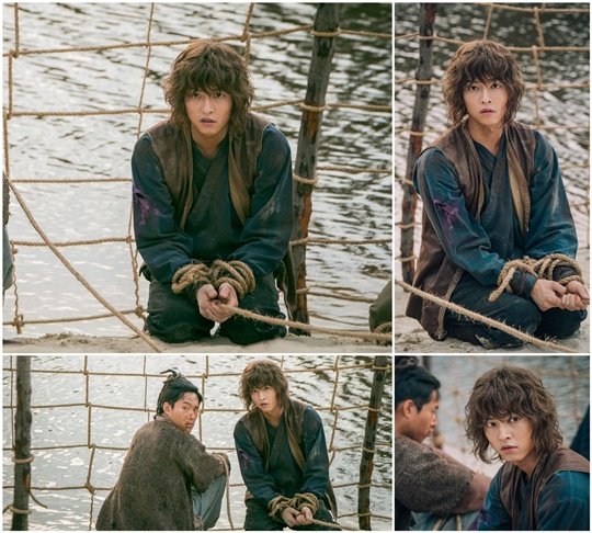 Song Joong-ki and Kim Sung-chul, the Arthdal Chronicles, are joining the POW ranks again with their hands tied tightly, foreshadowing a tough journey.The TVN Saturday drama Arthdal Chronicle is a work about the fateful stories of heroes who write different legends in the old land As.Especially, starting with Children of Part1 Prophecy on June 1, after the end of Part2 flipping sky, happening land on July 7, it started broadcasting Part3 As, all the overtures of legend on September 7 and 8, and it is gathering attention with more urgent and speedy development and impactful narrative.Above all, in the last 14 episodes, Eunsum (Song Joong-ki) said, Power is determined by the number of subordinates, and said that he tried to make himself a person by saving and saving the life of Leafsaeng (Kim Sung-chul), who betrayed him several times.I had a crisis that I was almost killed by the leaf life, but I told the truth that I did not know how to use the leaf to the leaf that I had saved the leaf life from the big Khan.Then, Eunseom raised his strength with his followers who believed in him and made a desire to challenge the enormous power of the Arthdal Federation and paid attention to his future moves.However, unlike the intense commitment in the 15th episode, which will be broadcast today (14th), Song Joong-ki is caught again with Kim Sung-chul and is attracting attention because he is caught in a bomb site where his hands are tied.The scene where the silver island (Song Joong-ki) and the leaf-making (Kim Sung-chul) drifted down the river and entered the Ago land sit side by side among the prisoners sitting in a line on the sandy beach by the river.The silver island keeps watching the Ago and continues to speak to the leaf, and the leaf is sitting on its back, and only the eyes are thrown at the silver island.Unlike the silver island, which looks around the eyes to judge the situation, the appearance of the leafy leaves, which are lost in motivation and vitality, is changing completely from the feathers, raising questions about why.Song Jung Ki and Kim Sung Chul have been building a special senior chemistry by playing a hard role in struggling to survive in the terrible feather slave life throughout the filming period.When Kim Sung-chul looks tired, Song Joong-ki and Song Joong-ki seem to be tired, Kim Sung-chul comes out and shows a sense of humor and makes the scene into a laughing sea.However, the two who played the role of the official atmosphere maker of Arthdal turned into a tense, serious figure when they were filming.Moreover, after the filming, the two people ran to the monitor and carefully analyzed the scenes taken side by side, and shared their worries about the scenes.Song Joong-ki and Kim Sung-chul did not mind taking overseas shots of Brunei for this scene where they meet with the Agos, but they played the role of the two in the heat, the production team said. The performance of the two peoples souls has completed a more exciting and lively scene.On the other hand, the 15th episode of TVNs Saturday drama Arthdal Chronicle Part3 Ass, All the Legends will be broadcast at 9 pm today (14th).