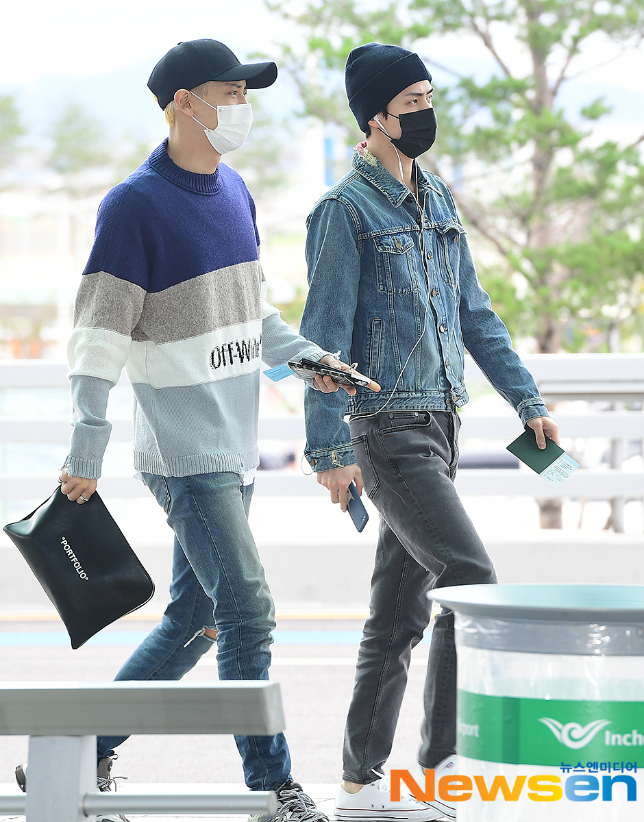 EXO (EXO) departed on the afternoon of September 14, with an airport fashion show through the Incheon International Airport Terminal 2.EXO Sehun Chanyeol is heading to the departure hall on the day.Jang Gyeong-ho