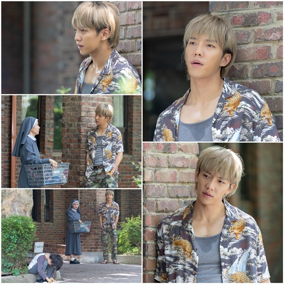 Lee Seung-gi showcased her unconventional and shocking blonde wolfcut.SBSs new gilt drama Vagabond (VAGABOND) (playplayplay by Jang Young-chul, directed by Yoo In-sik/produced Celltrion Healthcare Entertainment), which will be broadcast for the first time on the 20th, tells the story of a man involved in the crash of a private passenger plane digging into a huge national corruption found in a concealed truth.It is a super-large project that was completed by conducting overseas filming between Morocco and Portugal for over a year with an intelligence action melodrama featuring dangerous and naked adventures of Vagabond who lost their families, affiliations, and even their names.Lee Seung-gi was a stuntman who had a dream of wrinkled the Action film industry with Jackie Chan as a role model, but after losing his nephew to a civil flight Crash, he played the role of Cha Dal-gun, a chaser who lives a chaser who uncovers the truth of the state corruption that was involved in the accident.Chadalgan is a new and intense character armed with boldness and confidence, sometimes with the braveness of feeling shameless.It is also a brilliant martial arts artist who has trained Taekwondo, Judo, Jujitsu, Kendo, and boxing.Lee Seung-gi will show off his acting performance, which has been prepared for a long time to play veteran stuntman Cha Dal-gun.Lee Seung-gi, who appeared in an orphanage in a sweaty shirt, a dazzling shirt, and loose military uniform pants, appeared in an orphanage with a rough and bad neighborhood gangster force.Especially, the unconventional hair transform with the yellow color, the bangs and the back hair with the wolf cut which raised the back hair behind the ear attracts attention.Moreover, Lee Seung-gi looks at a boy who is squatting on the floor and can not even lift his head with a discontented expression, while he puts his hand in his pocket in front of the nun and consistently puts his hands on a pose with his legs.Lee Seung-gis visit to the orphanage was filmed at Holt School in Tanhyeon, Ilsan.This is the scene of the first meeting of Cha Dal-gun and his nephew Hoon-yi, and why the meeting of the two people was made in the orphanage, and why Lee Seung-gi was so angry with his nephew Hoon-yi.Lee Seung-gi arrived earlier than anyone else on the set and took care of the actors and staff who were preparing for the filming with sweat in the heat, and especially tried to build a friendlyness by looking at whether the child,However, Lee Seung-gi, who was a good man, fully expressed the reckless and bad past days of Cha Dal-geon when the shooting began, and led to the cheers of the scene.Lee Seung-gis hot hairstyle transform led the scene to a laugh, said Celltrion Healthcare Entertainment.First broadcast on September 20.Photo: Celtrion Healthcare Entertainment Provides