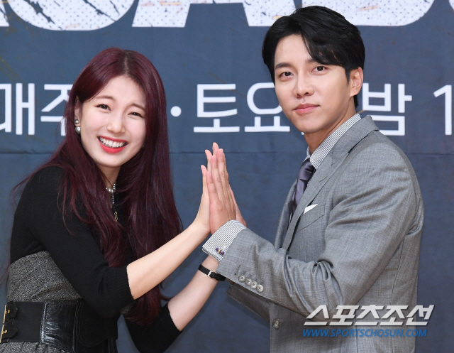 Bae Suzy and Lee Seung-gi have revealed their feelings of being reunited six years after the Kuga no Seo.On the afternoon of the 16th, SBSs new gilt drama Vagabond (played by Jang Young-chul, Jeong Kyung-soon, directed by Yoo In-sik) was presented at the SBS building in Mok-dong, Yangcheon-gu, Seoul.The event was attended by Lee Seung-gi, Bae Suzy, Shin Sung-rok, Moon Jung-hee, Hwang Bo-ra and Yoo In-sik PD.I met with my brother Seung-gi in six years and co-worked, and it was nice to have a good memory at the time and to be working together, and I was able to shoot easily with a better co-work, Bae Suzy said.Lee Seung-gi said, I think it is not easy to meet the second work again. It is not easy to meet the female actor who represents Suzie. It was good to meet with Vagabond, but it was good at that time, but now it was good acting aspect.I found out that Attitude was too good and great Actor. He was very positive.I have a lot of physical difficulties, but I do not want to be able to shoot my drama easily because I have been cool without a frown. Vagabond is a Korean spy action melodrama that digs into a huge national corruption that a man involved in a civil airliner crash found in a concealed truth.It tells the story of the dangerous and naked adventures of those who have lost their families, affiliations, and even their names, as the title Vagabond. The first broadcast at 10 p.m. on the 20th.