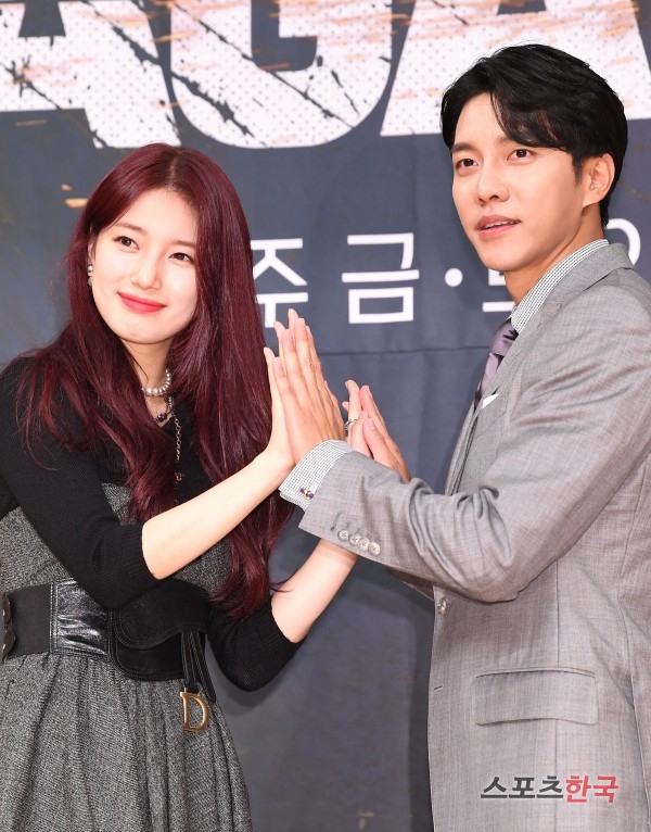 Lee Seung-gi and Bae Suzy attend the SBS drama Vagabond production presentation held at SBS building in Mok-dong, Seoul on the afternoon of the 16th.Vagabond is a drama depicting the process of a man involved in a civil airliner crash digging into a huge national corruption found in a concealed truth.Lee Seung-gi, Bae Suzy, Shin Seong-rok, Moon Jung-hee and Hwang Bo-ra appear.