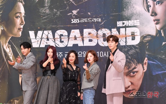 Lee Seung-gi, Bae Suzy, Moon Jin-hee, Hwang Bo Ra and Shin Sung-rok attend the SBS drama Vagabond production presentation held at SBS building in Mok-dong, Seoul on the afternoon of the 16th.Vagabond is a drama depicting the process of a man involved in a civil airliner crash digging into a huge national corruption found in a concealed truth.Lee Seung-gi, Bae Suzy, Shin Sung-rok, Moon Jin-hee, and Hwang Bo Ra.