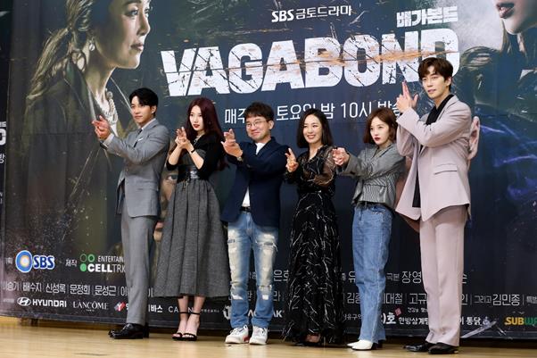 Lee Seung-gi and Bae Suzy reunite after six yearsWill Vagabond, which has expressed confidence by referring to 30% as target TV viewer ratings, capture domestic and foreign viewers with an intelligence action thriller that surpasses the Series?On the afternoon of the 16th, SBSs new gilt drama Vagabond production presentation was held at SBS in Mok-dong, Yangcheon-gu, Seoul.The venue was attended by actors Lee Seung-gi, Bae Suzy, Shin Sung-rok, Moon Jin-hee and Hwang Bo Ra.Our drama has been preparing for a very long time and many people for a long time have given time, power and passion.I am so thrilled to finally launch it, said the announcement of Vagabond.Vagabond is an interesting drama with all kinds of narratives, including intelligence and political thrillers, Yoo said. The most interesting gift I wanted to give was to make a drama that was unbearable because I was curious about the next episode.To do so, great actors have worked together to make it the best they can. I hope you enjoy it.If anyone in the middle showed any discomfort or was uncooperative because they had been shooting for 11 months, it would be hard to see them. They were very unique in our drama and they were very comfortable to perform the ensemble even though they were gathered where they were going to play the end king. Everything was a strange environment, and it was good in the series of tensions.I was happy, it was a teamwork of extreme strength, he said, boasting of his extraordinary teamwork.Lee Seung-gi returned to the house theater about a year and a half after the TVN Hwa Yugi which last year ended.I am very excited now that I have been shooting for a year and is about to broadcast.I feel nervous, he said. I was acquainted with director Yoo In-sik and the director of the film before the military discharge, so I was told that I was preparing a Vagabond work while having a drink and eating rice.I started by saying, I think its going to be so fun, because I was so into military stuff. Thankfully, Im honored to be cast in a work that is so big.I hope you will have that overwhelming feeling melted with passion in this work, he said.Lee Seung-gi played Cha Dal-gun, a stuntman who is convinced that the investigation result of the fact-finding team, which is a defective air after losing his nephew in a questionable Planes crash in the play, is not true and that the accident is a terrorist.I think it is the most masculine character I have ever done.Lee Seung-gi, who raised expectations by foreshadowing expectations, said, I have been very helpful in military experience.Many people say to me, Hair has not come out of military life yet, but Hair has come out a lot, but I am still proud of the military and I really like the military.I know a lot about being and I know a lot about being, and I have a strong masculinity in it. I was able to play it confidently and easily because of my military experience.Bae Suzy returned to the small screen in two years after You Sleeped, and heralded a different transformation of acting with the state-run One Black-yo confession.When I first read the script, I was very interested, said Bae Suzy, and I was very excited and curious about the character itself when I first encountered an intelligence thriller.I hope youll see Harry growing up.As for the burden of the title of 25 billion masterpieces, It seems that such burden comes when doing all works.I looked at the same place with good staff with it, and I prepared my work for a year and I was able to finish the filming well. In particular, this work has been talked about with Lee Seung-gi and Bae Suzy, who have been acting once through MBC Kuga no Seo in 2013.I had to breathe in six years, and it was so nice to hear about the casting because it remained a really good memory at the time (Kuga no Seo), and I was able to make filming easier with better breathing, Bae Suzy said.Lee Seung-gi said, I think it is not easy to meet through a work twice.Moreover, it seems that it is not easier to meet twice with Bae Suzy, an actor who represents Korea.It was so good to be reunited with Vagabond, and it was so good at that time, but now the acting aspect was good, and I thought, You were such a good actor.There were many difficult situations, but I think our drama was able to shoot easily because we worked so coolly without any frowning expression.Shin Sung-rok is divided into the head of the state inspection team, Kitaewoong.Kitaewoong is a gold spoon with a father and a college professor mother who is a sick person. He is dispatched to Morocco to catch the accomplice of the Planes terror and meets Cha Dal-gun.Shin Sung-rok said, Ive been challenged by a character Ive never tried, and the story itself is a must-have story.We had no reason to do so because it was an opportunity to experience new elements that we had not implemented before.I dont say I dont think our work will work well every time I do it, but I think it will be really good to tell you about this work, Shin Sung-rok said. I also felt that it would be a drama of a new car, so viewers would feel the same way because I have been trying to do a lot of experiences I havent done.This time, I think it will be better. He showed a strong sense of self-esteem about the work and attracted attention.Moon Jin-hee plays Jessica Lee, the lobbyist for the Asia president of John Enmark, who is lobbying the Ministry of National Defense for the next generation fighter business in Korea, which is worth 11 trillion One.Moon Jin-hee said, The actors who gave us the job today are cool, but other senior actors were so cool. The story itself that the work deals with reminds us of a series of events that we have been experiencing, but it makes us interested in the color we can show.As a female lobbyist with a secret, she was curious because she broke the glass wall of mens world. Hwang Bo Ra, who plays the role of one Republican in the State of One, seven countries, predicted his performance as a strong supporter of Harry.Hwang Bo Ra said, I made my debut as a SBS bond talent in 2003, and the work that the artist who played the role of the first name was Vagabond.So it was a work I had to do. I am so grateful to have appeared.At the end of the day, Shin Sung-rok mentioned 30% of the promises of Vagabond TV viewer ratings and said, We will fulfill the promise that is worth 30%.Meanwhile, Vagabond is a drama depicting the process of a man involved in a civil airliner crash digging into a huge national corruption found in a concealed truth.It will be broadcasted at 10 pm on the 20th.