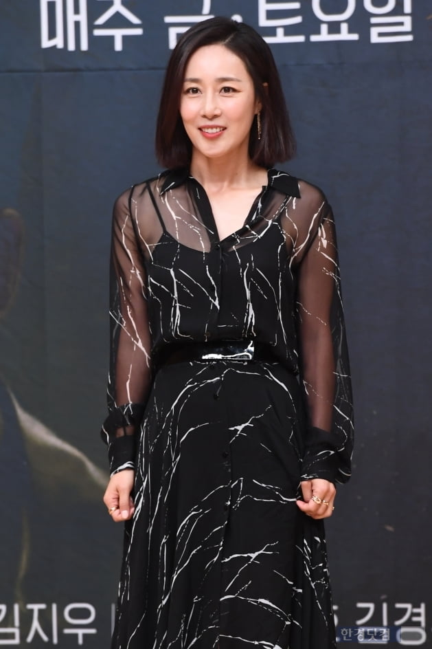 Actor Moon Jin-hee attends the production presentation of the new gilt drama Vagabond (playplayplay by Jang Young-chul, Jung Kyung-soon, directed by Yoo In-sik) held at SBS office in Mok-dong, Seoul on the afternoon of the 16th.Vagabond, starring Lee Seung-gi, Reservoir, Shin Sung-rok, Moon Jin-hee and Hwang Bo-ra, is scheduled to be broadcast on the 20th as a drama depicting the process of digging up a huge national corruption found by a man involved in a civil airliner crash in a concealed truth.