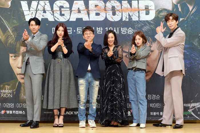 Drama, which has raised expectations before the airing due to its spectacular production crew, large production costs, and overseas filming, finally takes off its veil. It is the story of SBSs new gilt drama VagabondThe cast, who attended the production presentation of Vagabond at the SBS office in Mokdong-seo, Seoul, on the afternoon of the 16th, said, I will show a work that is different from other intelligence.Vagabond is a new drama by Yoo In-sik PD, who directed Giant, Salaryman Cho Hanji, Dons Incarnation, and Romantic Doctor Kim Sabu.Jang Young-chul and Jeong Kyung-soon, who showed good sums in Yoo PD and many works, wrote the script, and the production cost of about 25 billion won was spent and the filming period was 11 months.It deals with the process of a man involved in a civil airliner crash digging into a huge national corruption found in a concealed truth.On this day, Yoo In-sik PD introduced Vagabond as an exciting drama with various genres such as intelligence, politics, thriller, and melody, and wanted to create a drama that was unbearably interesting because he was curious about the next episode.Ive finally completed it because many people have been so passionate about it for a long time.Lee Seung-gi and the reservoir are on the front of the Vagabond Lee Seung-gi lost his nephew and played the stuntman Cha Dal-gun, who found the truth against a huge conspiracy.Lee Seung-gi, who described Chadal-gun as a male character, said, I am honored to be cast in a work that is too big. I have melted my emotions into Acting.He also honestly confessed to the burden of starring in the 25 billion masterpieces.Lee Seung-gi said, All the staffs have prepared the perfect scene so that I can not feel the burden. The burden starts with anxiety, but I did not feel burdened because Yoo PD gave me a lot of fun to viewers.I focused on my role and acting, and I felt stable and filmed it. The reservoir that Acts the NIS Black Agent Gohari, who digs up the case with Cha Dal-gun, said, It was very interesting to receive this work for the first time.Ive never been in an intelligence genre before, so Im curious, he said. Gohari is attractive.Vagabond has filmed overseas in Tangier, Morocco, which is the background of the movie Bone Ultimatum, Inception and 007 Spectre.As for the distinction between these works, Lee Seung-gi said, Most of the intelligence is based on extraordinary figures, including former special agents.Vagabonds Chadalgun is a civilian who has never been trained in special training, and it is different from other works that he moves on the occasion of his nephews death.I excluded the motorcycle scene I had prepared to subtract from the glamour in Action. I tried to put my feelings in Action.Thats why I didnt have to refer to Actions role model. I tried to ease it rather than add it.The TV viewer ratings the cast expects are 30 percent.Shin Sung-rok, who led high TV viewer ratings in SBS Drama Return and Empresss Dignity, showed strong confidence in Bond and emphasized that it will become a new level of drama.The first broadcast at 10 pm on the 20th.Putting out instead of adding Emotion Action Vagabond Will it capture viewers?