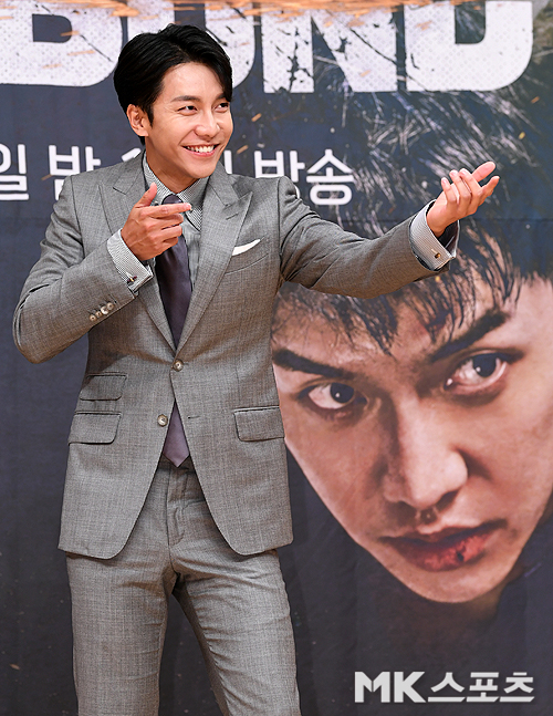 SBSs new gilt drama Vagabond production presentation was held at SBS in Mok-dong, Yangcheon-gu, Seoul on the afternoon of the 16th.Lee Seung-gi has photo time.Vagabond, starring Lee Seung-gi, Bae Ji-rok, Shin Sung-rok, Moon Jung-hee, and Baek Yoon-sik, is a drama that uncovers a huge national corruption found by a man involved in a civil-air passenger plane crash. Lee Seung-gi is a stuntman Cha Dal-gun who uses Jackie Chan as a role model and Bae Ji-ji as a black agent of the NIS.