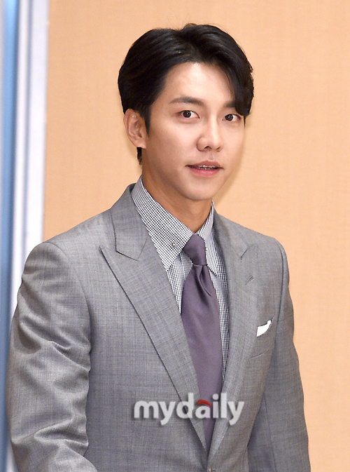 Lee Seung-gi flirting Vagabond is a drama that digs into a huge national corruption that a man involved in a civil airliner crash found in a concealed truth.It is an intelligence action melodrama featuring dangerous and naked adventures of Vagabonds who have lost their families, affiliations, and even their names.Vagabond will be broadcasted at 10 pm on the 20th.