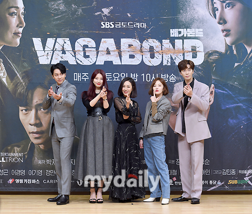 Lee Seung-gi, Bae Su-ji, Moon Jung-hee, Hwang Bo Ra and Shin Sung-rok (from left) greet each other at the SBS New Gilt Drama Vagabond (playplayplay by Jang Young-chul, directed by Yoo In-sik) production presentation at SBS in Mok-dong, Seoul on the afternoon of the 16th.Vagabond is a drama that digs into a huge national corruption found by a man involved in a civil-commodity passenger plane crash in a concealed truth.It is an intelligence action melodrama with dangerous and naked adventures of Vagabond who have lost their families, affiliations, and even their names.Vagabond will be broadcasted at 10 pm on the 20th.