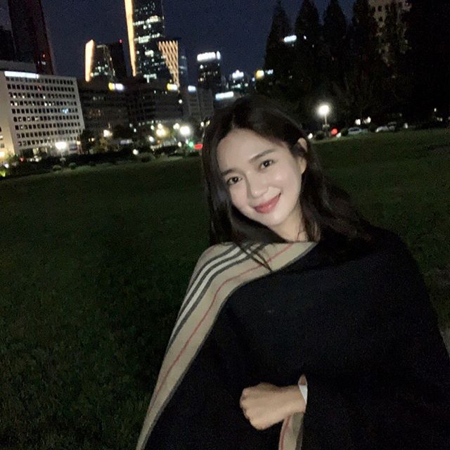 Actor Lee Elijah flaunts dazzling Beautiful looksLee Elijah posted a picture on his instagram on September 15 with an article entitled Power Again From Tomorrow.Lee Elijah in the open photo is smiling shyly at the camera and radiating an elegant charm.Even in the dark, Lee Elijahs unique visuals shine brightly.Park So-hee