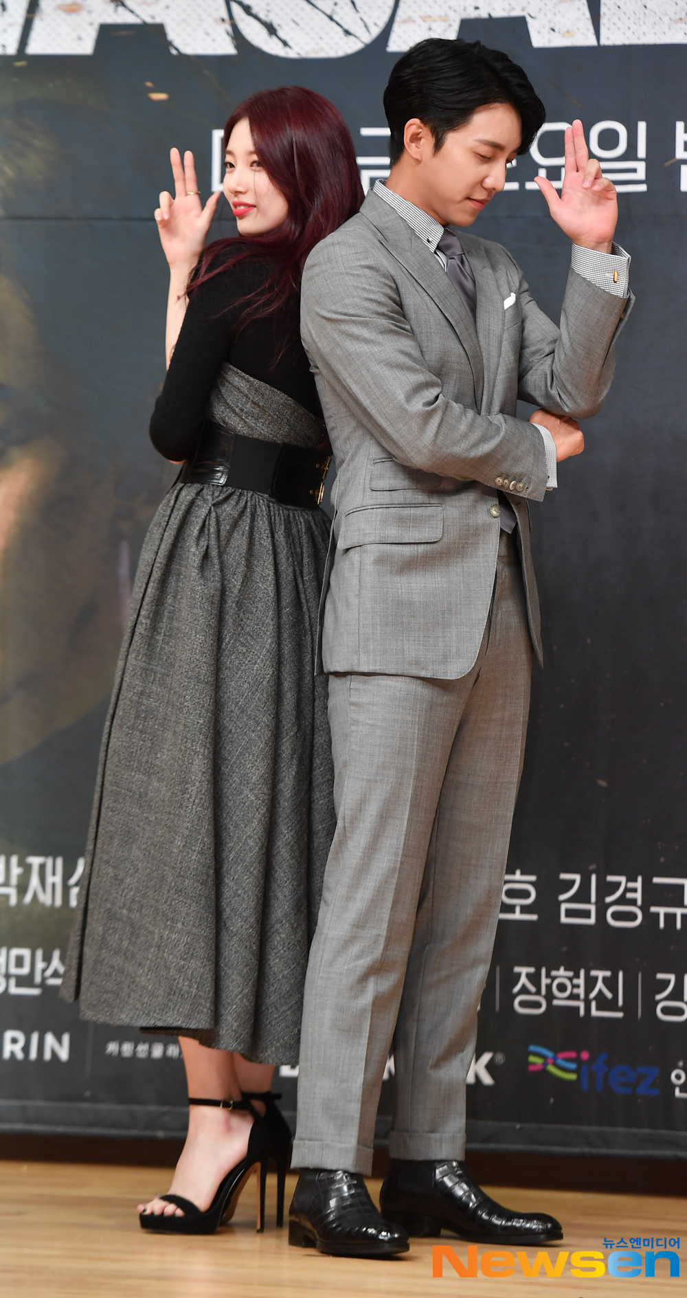 SBSs new gilt drama Vagabond production presentation was held on September 16 at SBS in Mokdong, Yangcheon-gu, Seoul City.Bae Suzy.Lee Seung-gi is responding to the photo pose on the day.Actor Lee Seung-gi, Bae Suzy, Shin Sung-rok, Moon Jung-hee and Hwang Bo-ra attended the production presentation.expressiveness