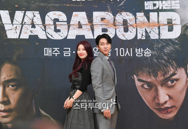 Actor Bae Suzy and Lee Seung-gi pose at the SBS gilt drama Vagabond production briefing session held at SBS in Mok-dong, Seoul on the afternoon of the 16th.