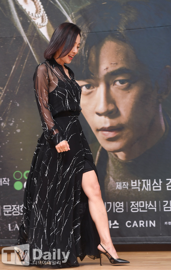 SBSs new gilt-toed production presentation of Vagabond (VAGABOND) (playplayplay by Jang Young-chul and director Yoo In-sik) was held at SBS in Mok-dong, Yangcheon-gu, Seoul on the afternoon of the 16th.Actors Lee Seung-gi, Bae Suzy, Shin Sung-rok, Moon Jin-hee and Hwang Bo Ra attended the Vagabond production presentation.Vagabond (VAGABOND) is a Lamar Jackson who uncovers a huge national corruption found by a man involved in a civil-commodity passenger plane crash in a concealed truth.It is an intelligence action melodrama with dangerous and naked adventures of family, affiliation, and even lost names.Vagabond starring Bae Suzy, Lee Seung-gi, Shin Sung-rok, Moon Jeong-hee, Hwang Bo Ra, Baek Yoon-sik, Lee Kyung-young and Moon Sung-geun, Jang Young-chul and Jung Kyung-soon, who had been in close contact with director Yoo In-sik, and Lee Gil-bok, who boasted outstanding visual beauty through Dr. Lamar Jackson Youre From the Stars and Romantic Doctor Kim Sabu,First broadcast on the 20th.SBS New Gold Todd Vagabond (VAGABOND) production presentation