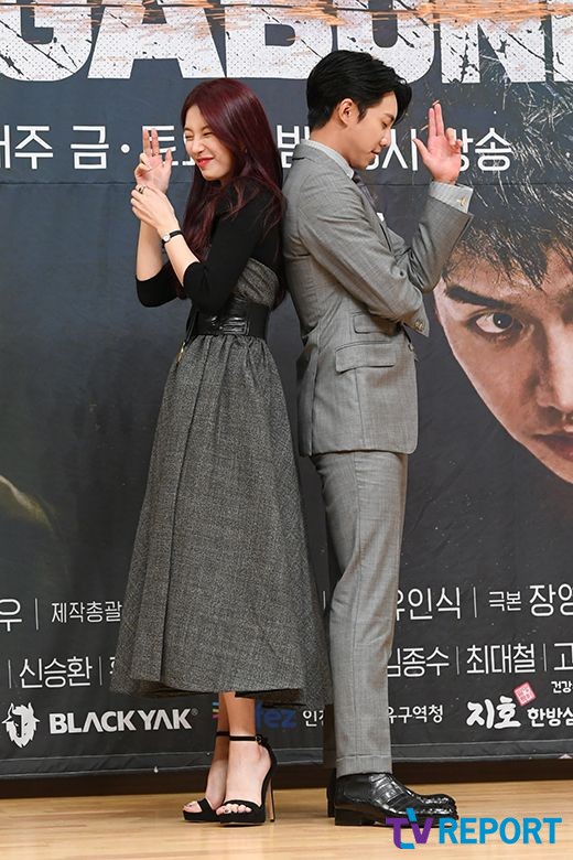 The conditions of the masterpiece were Lee Seung-gi and Bae Suzy, 25 billion won in production, and the meeting of star PD and artist.Will Vagabond ever make the name of the masterpiece?The production crew and actors of SBSs new gilt drama Vagabond (Vagabond) held a production presentation at SBS in Mokdong, Seoul on the afternoon of the 16th.Yoo In-sik PD, Lee Seung-gi, Bae Suzy, Shin Sung-rok, Moon Jin-hee and Hwang Bo Ra attended.Yoo In-sik PD said, Our Drama was filmed for 11 months, but there was no uncooperative person even though the people called the end king gathered everywhere.I could see why these people took an important position. It would be hard to get there (Morocco) from here, and the shooting environment was hard, and it was a series of tensions, but it was really good.I thought this friendship would not be maintained after Drama was over. It was a teamwork of extreme strength. Lee Seung-gi was a hard-blooded stuntman who had a dream of catching up with the action film industry by using Jackie Chan as a role model, but after the civil war Planes crash, he lost his nephew and lived a life of a pursuer who dug up the truth.He said, I was excited and excited about the broadcast because it was a film I had filmed for a year. As for the reason for the appearance, he said, I received a proposal when I was in the middle of the military. I think it is an honor.I have melted my overwhelming feelings into Drama with passion, so please have fun. Lee Seung-gi, who asked for the burden of being a 25 billion masterpiece, said, All the staff, including the bishop, have prepared the perfect scene so that I can not feel the burden.I focused on my role and I felt a sense of stability on the Vagabond film, which is going smoothly.Lee Seung-gi and Bae Suzy are expected to reunite after six years since the Kuga no Seo.It was not easy to meet with a breathtaking actor again, but it was so good, he said. It seems that I was able to shoot easily because of the positive and cool appearance of Attitude and the filming scene as well as the acting aspect.Cha Dal-geon is a man of 18 martial arts, including Taekwondo, Judo, Jujitsu, Kendo, and Boxing, and is also a person with the confidence of the unrivaled boldness and the shamelessness of the spirit of stage guns.Lee Seung-gi, who appeared as a judaism, laughed, saying, Taekwon is also the first stage. It is not the first stage. It is not the actual one.Asked if the militarys experience helped with the postponement of this intelligence action, he said, I am proud of the military and I like South Korea.If you are in the military, you will know the importance of being, and the masculinity you feel in the military was strong, he said. I was able to make it quite confident, such as shooting sure.Bae Suzy goes to the NIS Black Agent Gohari station to find the truth according to conscience.Gohari is a loving and strong person who has become a girl in the sleep because of the legendary father of the Marine Corps who saved and killed his men in the flames.Bae Suzy said, I have never done the intelligence action genre, so I was curious and excited.The character of Gohari is attractive and I have appeared, he said. Please look forward to Harry growing up.Its been six years of breathing, and when I had a breath together in the past, it was a very good memory, so I was glad to say that I was working again, and I think I was able to make it much easier with better breathing, he said.When asked about the change he felt from Lee Seung-gi, who had finished his military service, Bae Suzy said, After his brother became a military leader, he became a little bit more sleek, lighter, lost weight on his face, and muscled.I felt that it was much more difficult to use my body. Shin Sung-rok played the role of the NIS inspector general, Ki Tae-woong, from the gold spoon with a father who is the hospital director and a mother of a university professor.Planes is dispatched to Morocco to catch the accomplice of terrorism and then first makes a connection with Dalgan.Shin Sung-rok said, I have not had a reason to do it because it is a character that I have not tried, a story that is attracted, and there are many new elements.He said, I also acted that I did not try, and I came to think that it would be a new level of drama.Shin Sung-rok, who is well-suited to SBS Drama, said, I can not say that we will not be able to work every time we work, but this work is going to be really good.Moon Jin-hee will be playing Jessica Lee, president of John Enmark Asia in her early 40s.She is a woman who is lobbying her rival Edward Park (Lee Kyung-young) and the Ministry of National Defense for the 11 trillion won South Korea next-generation fighter project.Moon Jin-hee said, As soon as I received the script, I was excited about casting alone, and I thought, Do you make this drama in Korea?I chose the role of a female lobbyist with a secret, a character that I have not tried, which can reveal various colors, because it seems to be attractive. In particular, he showed confidence in the director, Yoo In-sik PD, I have never made a big noise.It seems that the strength of the bishop and the staff was great that the shooting was done harmoniously. Moon Jin-hee attracted attention by using English language as an actor in American drama in the public video.The English language was more than the Korean language, but I came to the idea of ​​challenging; the actual English language level is middle school students, he said.Jessica is a funny Korean. I wanted to do English language to go back and forth.I was going to World, so I went to the natives who are good at English language and tried to write a lot of proper lines. Hwang Bo Ra played the role of Harrys NIS motivator and closest friend and sister, Gong Hwa-suk.As soon as I leave the NIS as a staff member of the NIS, I am a playing sister who has to play at the club, and if Harry asks me, he is a person who brings all kinds of information.Hwang Bo Ra said, I made my debut as a SBS bond talent in 2003, and it was Jang Young-chul who gave me the role with the first name.I cant do it because the writer called me. I am surprised because I am the first person to play the role, and I am still the one who is the one.Vagabond is a drama in which a man involved in a civil airliner crash digs into a huge national corruption found in a concealed truth.The spy action melody Vagabond, which is a dangerous and naked adventure of wanderers who have lost their family, their names, is the fourth work of Yoo In-sik, director of Salaryman Cho Hanji and Dons Incarnation, Jang Young-chul and Jeong Kyung-soon.Vagabond was originally scheduled to be broadcast in May, but it is scheduled to be broadcasted on the 20th, when it is finished with all the shooting at the end of May for completion.After SBS broadcast, Netflix will meet more than 148 million paid subscribers from 190 countries in all World.