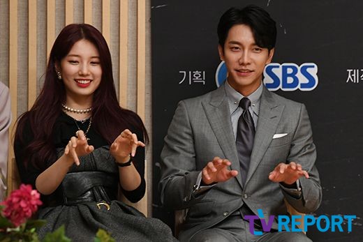 Bae Suzy - Lee Seung-gi breathing chuck Actor Bae Suzy and Lee Seung-gi pose at the SBS gilt drama Vagabond production presentation held at the Mok-dong distinct office in Mok-dong, Yangcheon-gu, Seoul on the afternoon of the 16th.Vagabond, starring Lee Seung-gi, Bae Suzy, Shin Sung-rok, Moon Jung-hee, and Hwang Bo-ra, will be broadcasted on the 20th as a drama depicting the process of digging up a huge national corruption found by a man involved in a civil passenger plane crash in a concealed truth.