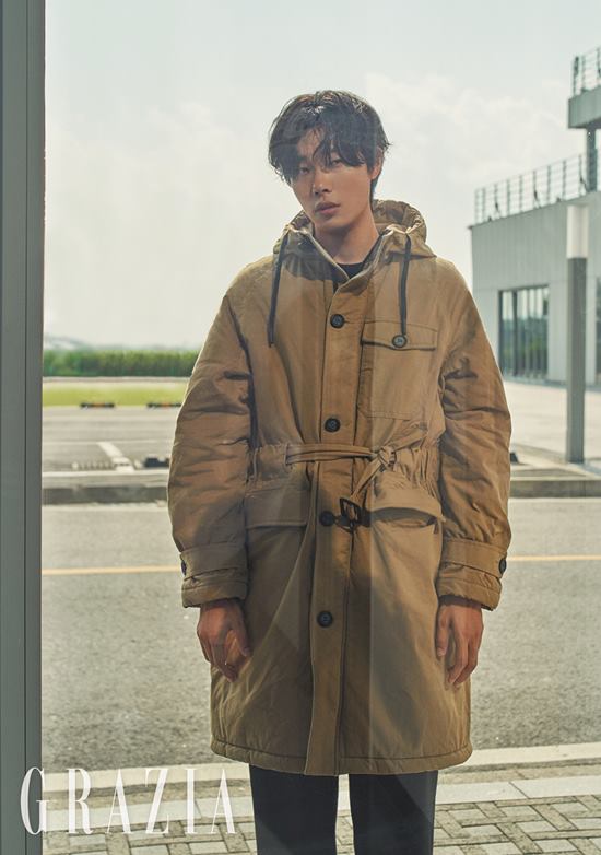 Ryu Jun-yeol has vented another attraction through the pictorial.Actor Ryu Jun-yeols fashion picture was released in the October issue of fashion magazine Maria Grazia Cucinotta Korea.He showed off his charm like a warm boyfriend in the picture.It is a picture of a traveler, Ryu Jun-yeol, who is walking slowly, listening to music, riding a bicycle, reading a book, and doing urban travel comfortably.Ryu Jun-yeols excellent fashion sense, famous for his usual stylish plain clothes fashion, was included.In an interview that followed the filming, I talked about the Travel style.We choose Travel as a concept of Travel, and we want to do something like live a month overseas, he said.Ryu Jun-yeol is also well known for enjoying taking pictures.Ryu Jun-yeol said, These days, I do not go to Travel and take pictures, but I leave Travel to take pictures.I want to open a photo exhibition someday. On the other hand, about the recent preparations for the next work with Choi Dong-hoon, I am reading scenarios these days.I feel like I am feeling how excited the director is writing the work, so I feel better together. He is about to have a second breath with Actor Kim Tae-ri through this work.Meanwhile, more detailed interviews, pictures and videos of Ryu Jun-yeol can be found in the October issue of Maria Grazia Cucinotta and the official SNS channel of Maria Grazia Cucinotta published on the 20th.Photo = Maria Grazia Cucinotta