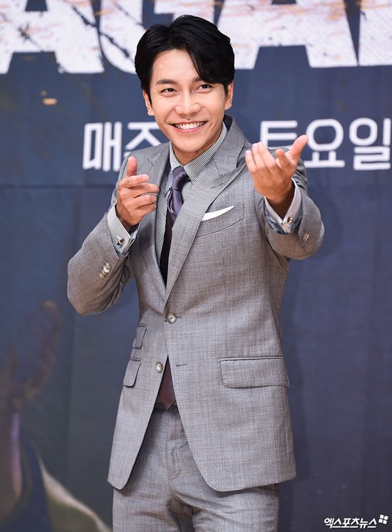 Vagabond Actors showed confidence in the work ahead of the first broadcast and called for expectation.On the 16th, SBS in Mok-dong, Yangcheon-gu, Seoul, a production presentation of the new gilt drama Vagabond was held.On this day, Actor Lee Seung-gi, Bae Suzy, Shin Sung-rok, Moon Jin-hee and Hwang Bo Ra attended and talked about the work.Vagabond is a drama in which a man involved in a civil airliner crash digs into a huge national corruption found in a concealed truth.It is an intelligence action melodrama with dangerous and naked adventures of Vagabond who have lost their families, affiliations, and even their names. It is a huge project that has taken overseas rocket shootings between Morocco and Portucal for over a year.Yoo In-sik PD, who directed the film on the day, said, Vagabond has finally made its first broadcast. For a long time, many people have given time, ability and passion.And many people from home and abroad helped me. I am thrilled to finally launch. Vagabond is an exciting drama with various kinds of spy action political thriller melodrama.The audience wanted to make a drama that was unbearably fun because they were curious about the next time.Have fun, he said.Lee Seung-gi was a stuntman who had a dream of wrinkled the action film industry with Jackie Chan as a role model, but he played the role of Cha Dal-gun, a pursuer who lives a chaser who uncovers the truth of the state corruption that was involved in the accident after losing his nephew in a civil port Planes crash.Cha Dal-geon is a new, intense character armed with boldness and confidence, and the bravery that sometimes feels brazen.When Lee Seung-gi asked her feelings about being cast in Vagabond, she said, Im excited about filming and being broadcast for a year.I talked to director Yoo In-sik, director of filming, and writer before they were discharged from the military.I started with the idea that it would be fun when I was so excited about Miller Turley. Thankfully, it was an honor to cast me in a work that was too big.The overwhelming feelings melted all of this drama with passion, so please have fun. As for the burden of appearing in the masterpiece, he said, I prepared a perfect scene so that I could not feel the burden. The anxiety started with the mind of Is this going to be okay?And because I had a lot more fun than the script, there was little burden. Bae Suzy plays a role as a black agent of the NIS who is looking for truth according to conscience.In the drama, Gohari hides his identity as an NIS employee and works as a contract worker at the Embassy of the Republic of Korea, and the Planes crash breaks out and he is caught up in a huge whirlwind of unexpected events while dealing with angry families.On the day, Bae Suzy said of the cast, It was very interesting when I first read the script, I was curious because I had never done the spy action genre.And the confessional character was attractive. I hope you look forward to Harry growing up. Bae Suzy also said, When you do all your work, the burden always follows.I was burdened again, but I watched the same place with a good production team and shot hard for a year. Shin Sung-rok played the role of Ki Tae-woong, the head of the NIS inspection team from the goldsmith with the father of the hospital and the mother of the university professor.Character with excellent work ability and practical experience through systematic training as owner of superior intelligence.After being dispatched to Morocco to catch the accomplice of the Planes terror, he was cold and serious, and unlike himself, who is the FMs chief, he clashed with the same person, Lee Seung-gi, and set up a confrontation.Shin Sung-rok also commented on the cast: It was a character I never tried; the story itself was so drawn.It was a story I wanted to tell, and there were many factors that would have given me a new experience that I had never had before.I think this work will be really good, and we feel that it is going to be a new dimension of Drama when we watch the video, and this time it will be better.TV viewer ratings are expected to be about 30%. Moon Jin-hee will be Jessica Lee, the weapons lobbyist who overcame numerous prejudices and discrimination and president of Asia, the world-renowned defense industry John Enmark.A person who explodes the desire inherent after stepping into the lobbyist world where astronomical amount of money and invisible power come and go.Moon Jin-hee has been foreseen an extraordinary act of altering the tail, breathing, and tone of the horse to express the face of a deadly femme fatal lobbyist who kept secrets.Moon Jin-hee said: Im heartbroken just by casting, and as soon as I got the script, I thought, Do this draught in Korea? A lot of events came to mind.And I felt charm in the color that I can show through this drama. Finally, Hwang Bo Ra is a member of the NISs 7th National Intelligence Service. When his work is over, he is divided into a so-called playing sister republican station, where he has to play in a club with a dark makeup, colorful wig hair and ultra-ministry skirt.He is a member of the National Intelligence Service and a member of the 7th National Intelligence Service, and is a righteous person who helps by gathering all kinds of information if he asks for it.Hwang Bo Ra said: I made my debut as a public bond talent in 2003.At that time, I was the first servant to give me a named character to the writer of Vagabond; so I had to do Vagabond.When I went to say Let me write to the directors while receiving a salary of 300,000 won at the time, Yoo In-sik gave me a pretty look.I am grateful to be in this work, he recalled the past day and expressed his gratitude.Finally, Lee Seung-gi once again expressed confidence that Drama is really fun, and Bae Suzy also said, Thank you for waiting for a long time.Ive waited a lot too, and its a rich drama with a lot of attractions and lots of attractive characters. I hope youll look forward to it.