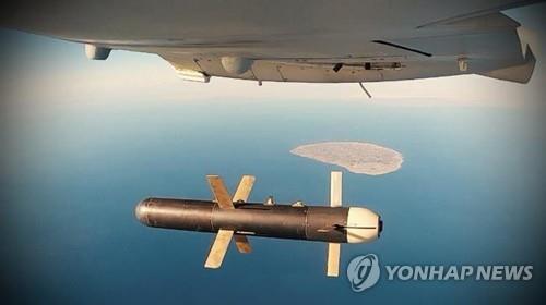 폭격 훈련중인 이란군의 무인기. 이란 혁명수비대 제공, 연합뉴스