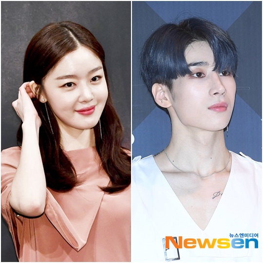 Han Sun-hwa has certified a note from a Han Seung-woo fan.Singer and Actor Han Sun-hwa posted a picture on September 16 with the phrase Yes, go Careful: One It on his Instagram.In the picture, Sunhwa Sister is so fan, I love Seungwoo and I love Sister. Enjoy your meal! Sorry to make the noise - One-night.han jung-won
