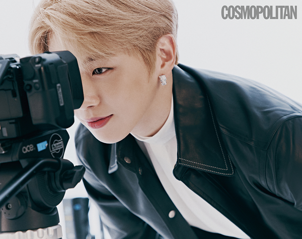 Singer Kang Daniel has covered the October issue of fashion magazine Cosmopolitan.Kang Daniel produced a sensitive picture with a variety of charms in a pictorial interview with the October issue of the fashion magazine Cosmopolitan.Throughout the shoot, I checked the monitor image carefully, as well as showing a pro-face with a good pose and expression.Kang Daniel, who made his successful solo album Color on me in July, said, It is important to meet what fans expect and like me, but this album has the greatest desire to show various aspects.Regarding the recent confirmation of the official fan club name as DANITY, Kang Daniel said, Do you need another modifier before my name?I do not need to say anything else, but Danity is enough. Kang Daniel said, I am always grateful to my fans for being a unique person who has constantly changed new records.I feel more responsible than burdened about the cheering of fans. I am happy that you are taking good care of the positive attitude of everything.Kang Daniel also said, The artist is a person who has a positive impact on people more than just giving them pleasure.I am also working hard to become such an artist. Kang Daniel has been on tour for Asian fan meetings such as Bangkok, Taipei, Kuala Lumpur, Sydney, Manila and Hong Kong since the release of the solo album.