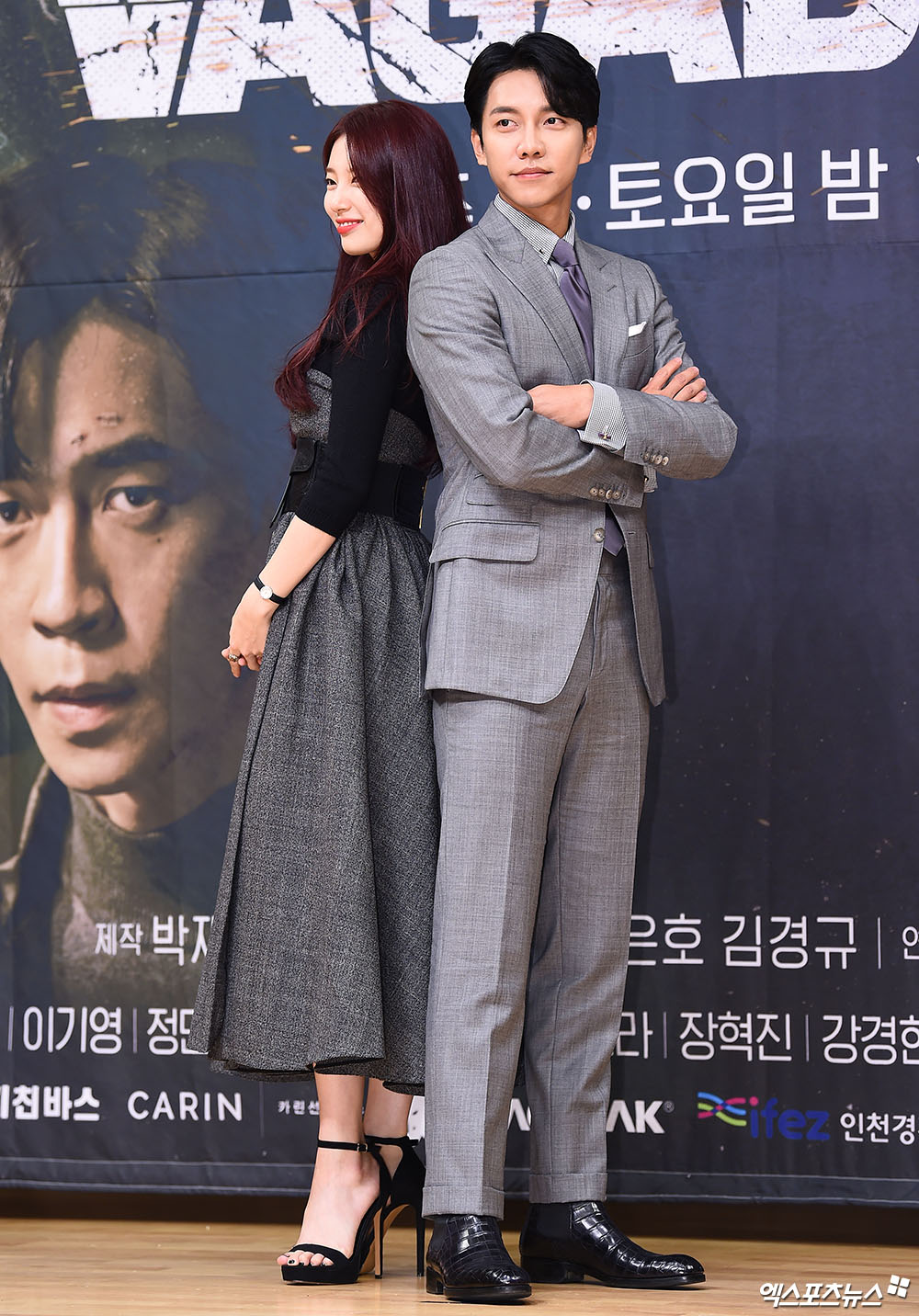 On the afternoon of the 16th, SBSs new gilt Jackson Vagabond production presentation was held at SBS in Mok-dong, Seoul.Vagabond is a Lamar Jackson who digs up a huge national corruption found in a concealed truth by a man involved in a civil airliner crash.It is an intelligence action melodrama with dangerous and naked adventures of Vagabond who have lost their families, affiliations, and even their names. It is a huge project that has been filming overseas rockets between Morocco and Portugal for over a year.Especially, Vagabond is a work that Lee Seung-gi and Bae Suzy reunite in six years after MBC Lamar Jackson Gu Family Book Book Book which ended in 2013.Lee Seung-gi and Bae Suzy have shown fantastic co-work in the Gu Family Book Book Book, playing the role of Shin Soo-gang and girl swordsman Dam-yul, and have proved their popularity by winning the Best Couple AwardBae Suzy and Lee Seung-gi meet in the field photo of MBC Wall Street Gu Family Book Book Book Book in 2013RhrrrrrrrrrrrrrrrrrrrrrrrrrrrrrrrrrrrrrrrrrrrrrrrrrrrrrrrrrrrLaughing, this is the best couple.Bae Suzy said: I have a lot of good memories when I co-work with my brother Lee Seung-gi for Gu Family Book Book Book Book Book Book Book Book; it was nice to see you when you said you were going to do it again.I was able to shoot easily with a good co-work. Lee Seung-gi said, I think it is not easy to do two works together.It was also good to be reunited with the representative female actor Bae Suzy and Vagabond. Bae Suzys acting side and Attitude were good, he said. I always worked positively when I shot.I think I had a lot of physical difficulties, but I think I shot Lamar Jackson easily because I was cool in acting without any frowning expression. Reunited for 6 Years with SBSs Lamar Jackson VagabondThe image of maturity.Still a visual couple.Meanwhile, Vagabond is scheduled to be broadcasted at 10 pm on the 20th.