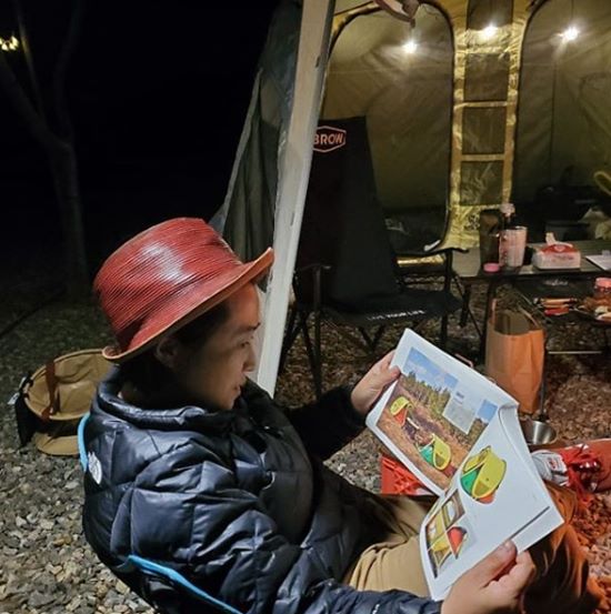Broadcaster Song Eun-yi reveals his routineSong Eun-yi posted a picture on his Instagram account on the 17th with an article entitled Off Working Fairy, Thats Different.Song Eun-yi is reading a magazine at a camping site in the public photo. Song Eun-yi is a red Hat that attracts attention by showing a unique fashion.Meanwhile, Song Eun-yi is appearing on Sky Drama entertainment Songin Kim Sooks movie guarantee.Photo: Song Eun-yi Instagram