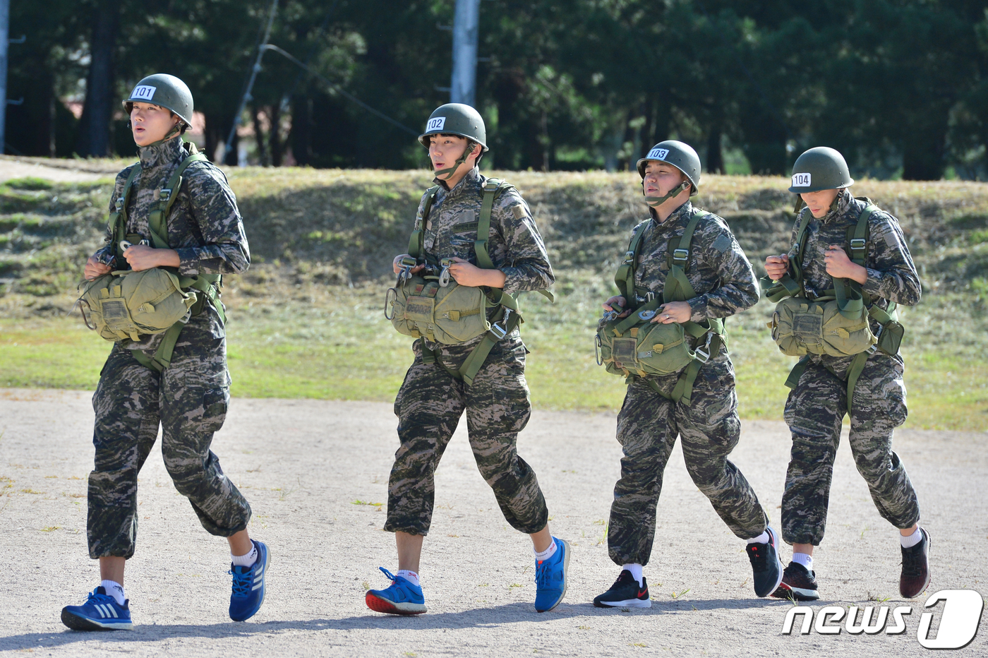 해병대 공수훈련 받는 펜싱 국가대표