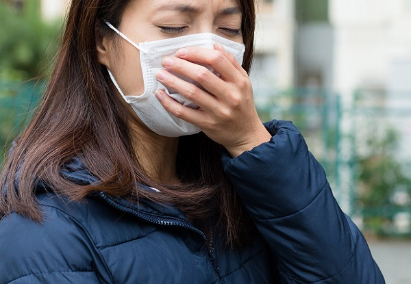 편도선염 등으로 가래가 많이 낄 때는 수시로 물을 마시는 게 도움이 된다./사진=클립아트코리아