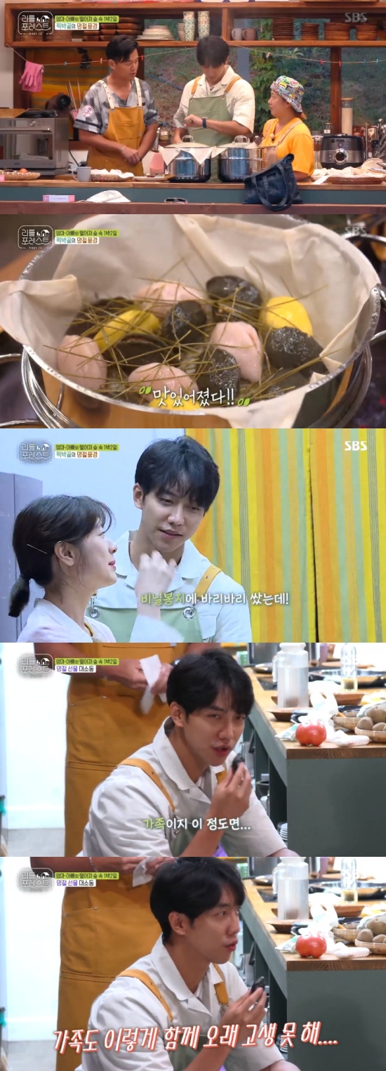 Gag Woman Park Na-rae, singer Lee Seung-gi-gi-gi-gi-gi Gi, Actor Lee Seo Jin and Jung So Min prepared memories with their children.In SBS Little Forest broadcast on the 17th, Park Na-rae, Lee Seung-gi-gi-gi-gi-gi Gi, Lee Seo Jin and Jung So Min were preparing for the holiday food for Chuseok.On this day, the members decided to see the market in order to prepare holiday food, and Jung So-min said that he wanted to give children a market view by recalling his childhood.Then Park and Jung So-min boarded the same car as the boys, and Lee Seung-gi-gi-gi-gi-gi-ki and Lee Seo-jin moved with the girls.However, most of the children fell asleep in the car, and the members did not know what to do without waking the children.How many percent of the plans are in Little Forest? Lee Seung-gi-gi-gi-gi-gi-gi said, This is real child care. This is reality.Furthermore, Lee Seung-gi-gi-gi-gi-gi-gi said, When I care for my children, I wake up when I sleep or feel very tired.I decided that if we forced it to wake up, we could not give the market a look as we wanted. Lee Seo-jin then asked for his understanding at the restaurant and suggested that the children be put to bed.Lee Seung-gi-gi-gi-gi-gi Gi tried to find a restaurant where he could sit down, and eventually Lee Seo Jin and Lee Seung-gi-gi-gi-gi-gi Gi put their children to bed in a Chinese house.In the meantime, Park Na-rae and Jung So-min woke up Lee Han-gun and Ye Jun-gun and watched the market. Fortunately, Grace Yang, Eugene Yang and Gaon Yang also woke up.Lee Seung-gi-gi-gi-gi-gi-gi took the three children to the rice cake house, and the children boasted of eating honey on the freshly picked rice cake.Members also gave them the opportunity to calculate their own concepts of money so that they could learn the concept of money every time they bought goods in the market.In addition, the members made holiday food as soon as they returned to the hostel, and Lee Seung-gi-gi-gi-gi-gi Gi showed a special confidence by making Songpyeon.The children ate delicious holiday food made by the members and created a cheerful atmosphere.That night, the children went home with their parents after a two-day, one-night schedule; the members talked while eating the rest of the holiday.At this time, Jung So-min said, It is like my family. Lee Seung-gi-gi-gi-gi-gi-gi said, It is a family.Photo = SBS Broadcasting Screen