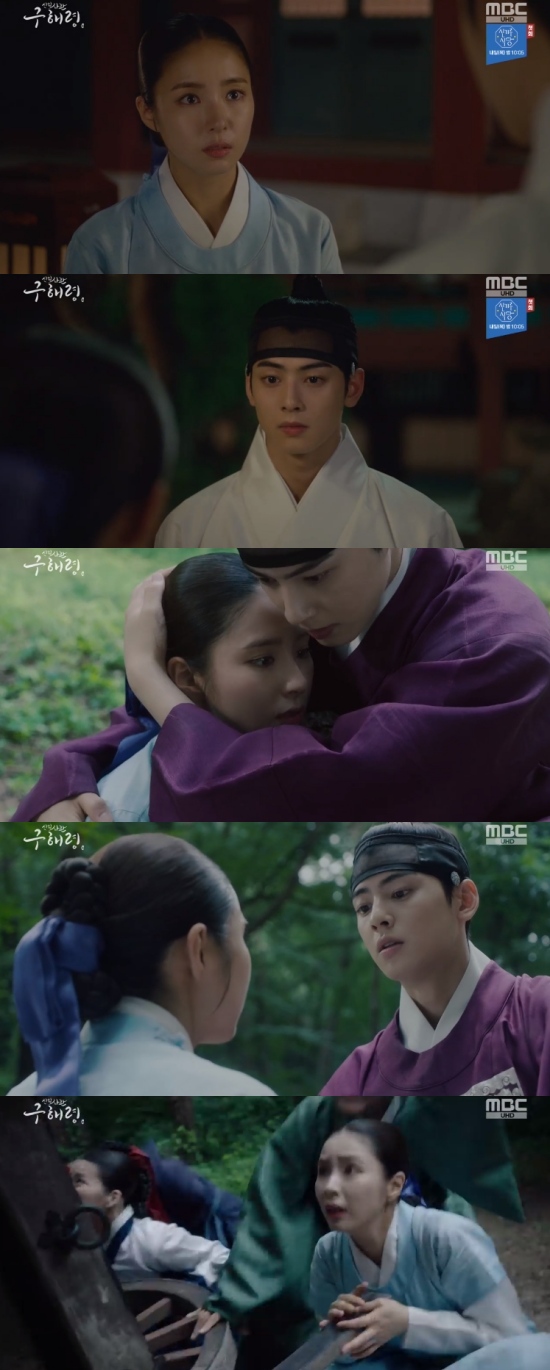 Newcomer Rookie Historian Goo Hae-ryung Cha Eun-woo and Shin Se-kyung tracked about the identity of Yoon Jong-hoon.In the 33rd and 34th MBC drama New Entrepreneur Rookie Historian Goe-ryung broadcast on the 18th, Lee Rim (Cha Eun-woo) Rookie Historian Goo Hae-ryung (Shin Se-kyung) were shown tracking the background of the raid.On this day, Lim (Kim Yeo-jin) took Irim to the tomb of the lungs.At this time, Lim said, I would have liked it if I had a good day with a good friend.Dont be too sorry for the failure of the Wedding Bible, and I will find the right rules for our garden on the day when this grandmother is not long. But Irim said, No, Mama, I dont want to marry now; I realized that being a member of ones pack is a whole life of that GLOWThe device is not enough yet. Dont say that youre sorry. Theres another man in this land, like a tavern, deep inside. Right.You must have seen it in the Greenery Hall, he asked Rookie Historian Goo Hae-ryung, and Rookie Historian Goo Hae-ryung said, You are a great soldier.You are not enough for any GLOW Lee said, Do not be uncomfortable. You are a soldier and I have to keep meeting you as long as I live in the palace.I do not want to see this hardened every time I do, he said. Rookie Historian Goo Hae-ryung said, Im careful.I think I will treat Mama as before, even if I am unintentional. In the end, Irim said, Is that what you are careful about? Scratching my stomach with the word that it is not worthy of any GLOW?, and Rookie Historian Goo Hae-ryung said, Then how should I answer there?Im the GLOW youre in love with. Im the officer, as you say. So Im trying. Whats Mamas mind.I do not want to think about my mind. Irim did not speak for a moment, saying, I did my best to you and there is no fuss, so please treat me like nothing happened, Im trying.Irim was also attacked by bandits on his way back to the palace; Irim kept Rookie Historian Goo Hae-ryung all over his body, and eventually fell down with an arrow.But Rookie Historian Goo Hae-ryung wondered that the arrowhead was blunt, and immediately informed Irim.In particular, Irim and Rookie Historian Goo Hae-ryung talked about the facts they knew each other to find out who was behind the attack, and Irim learned that Mr. Hodam was Lee and he was the enemy of Lee.Photo = MBC Broadcasting Screen
