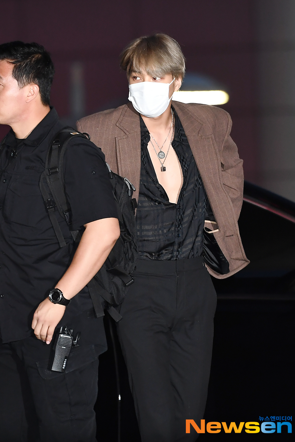EXO (EXO) members Suho, Chan Yeol, Kai, Baekhyun, Sehun and Chen departed for Thailand Bangkok on September 19 afternoon to attend the EXO PLANET #5 - EXpLOration - In Bangk schedule through the Incheon International Airport in Unseo-dong, Jung-gu, Incheon.EXO (EXO) member Kai is leaving for Thailand Bangkok.exponential earthquake