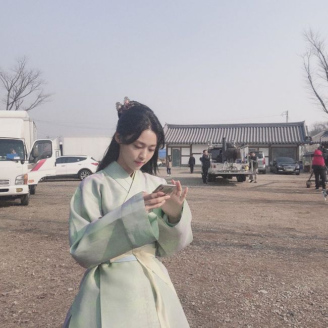 Seolhyun of group AOA showed off her beautiful Korean traditional clothing figure.Seolhyun posted a picture on his Instagram on the 19th without any comment.In the public photos, Seolhyun, who dressed in historical dramas at the drama shooting scene, is watching his cell phone.The pure beauty of Seolhyun, which matches well with blue costumes, catches the eye.Meanwhile, Seolhyun will return to the CRT in four years, appearing in JTBCs new gilt drama My Country.Han Hee-jae, played by Seolhyun, is a person who is disillusioned with the deprivation of Koryo and gives his own voice.The book will be broadcast on October 4th, with insights that solve problems with unjustified spirit, intelligence, and extraordinary intelligence.seolhyun Instagram